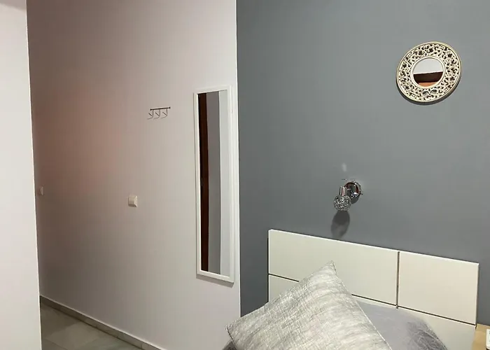 ゲストハウス オスタル プエルタ カルモナ セビリア