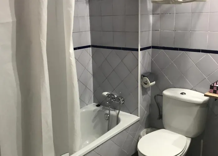 オスタル プエルタ カルモナ ゲストハウス