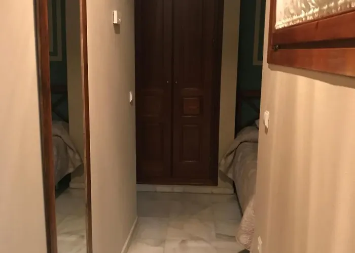 オスタル プエルタ カルモナ