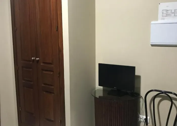 オスタル プエルタ カルモナ