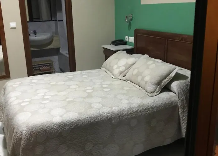 オスタル プエルタ カルモナ 2*