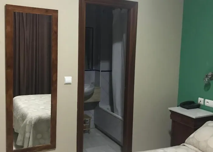 オスタル プエルタ カルモナ ゲストハウス セビリア