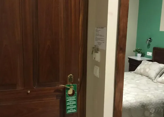 ゲストハウス オスタル プエルタ カルモナ