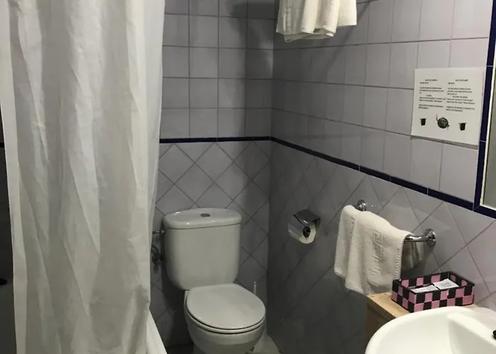 オスタル プエルタ カルモナ ゲストハウス セビリア